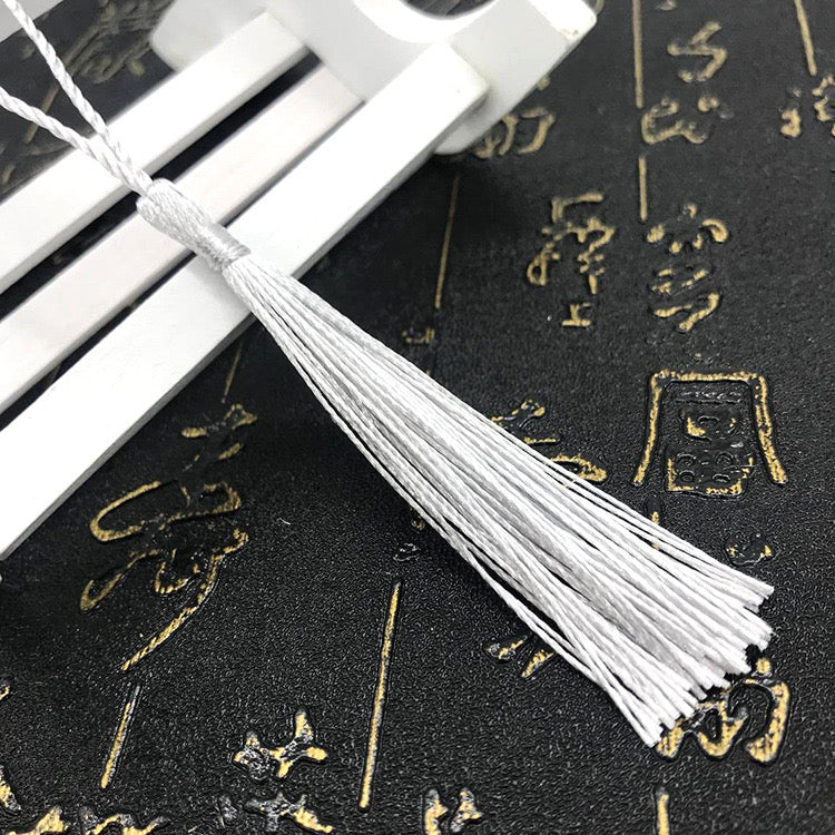 Mini Tassel j12