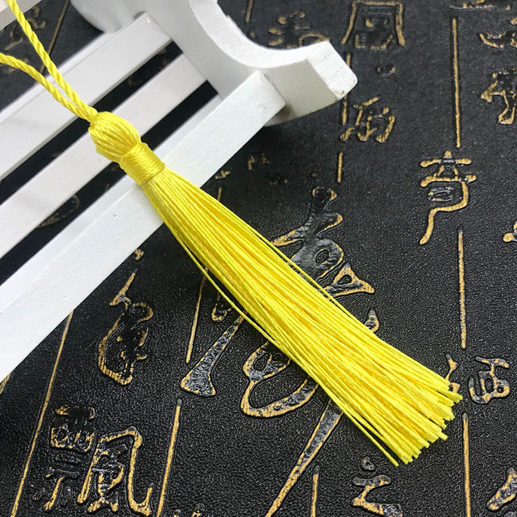 Mini Tassel j12