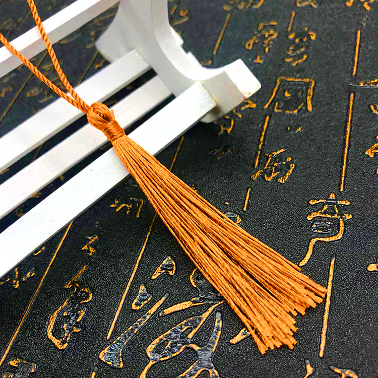 Mini Tassel j12