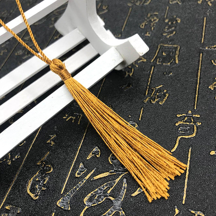 Mini Tassel j12