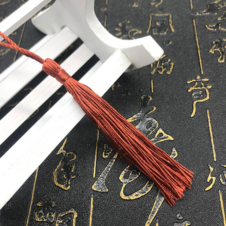 Mini Tassel j12