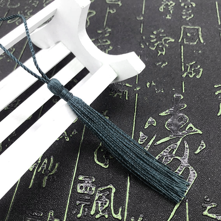 Mini Tassel j12