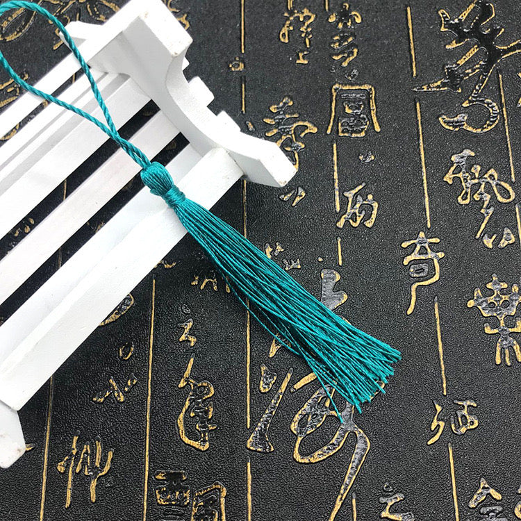 Mini Tassel j12