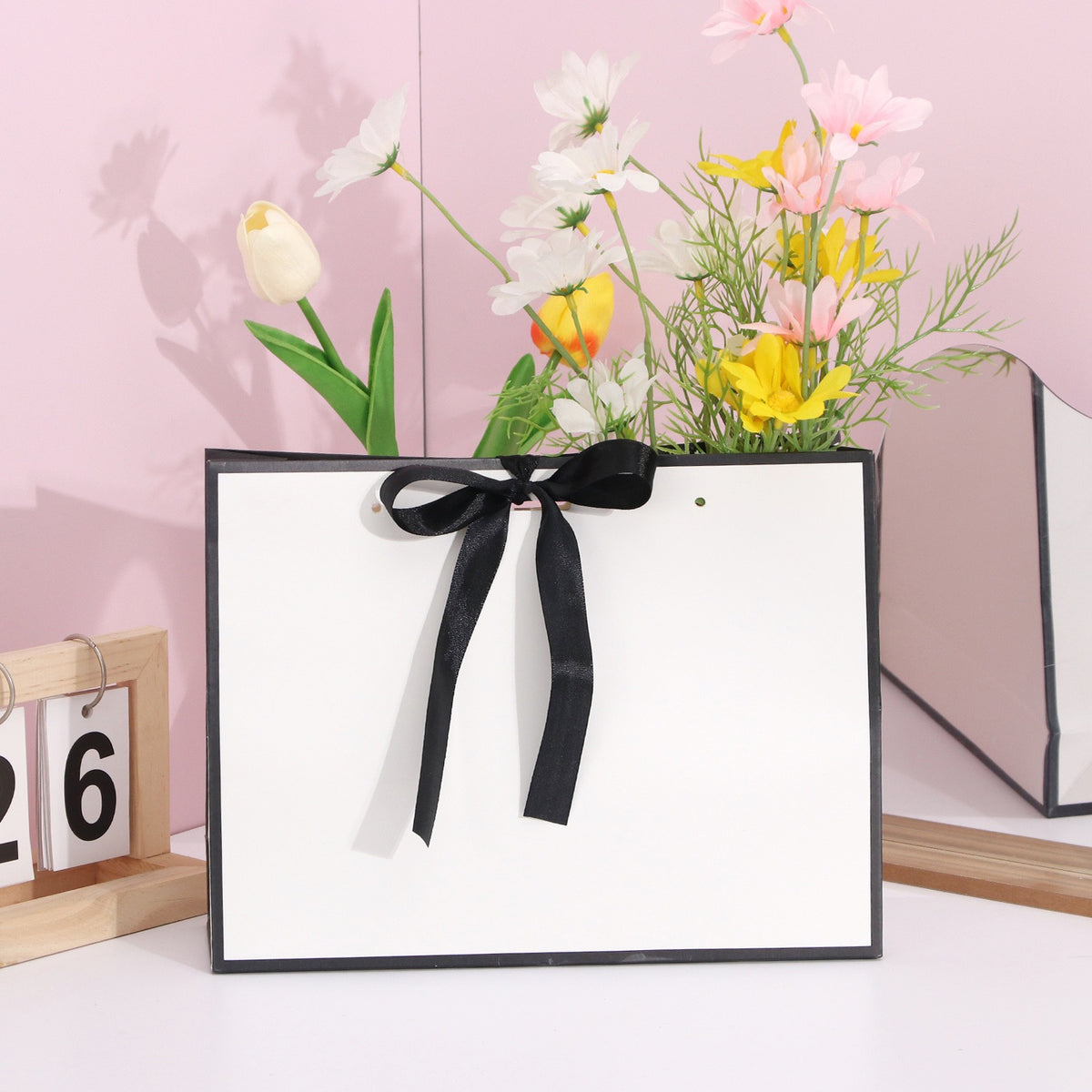 10pcs Paper Gift Bags with Bows