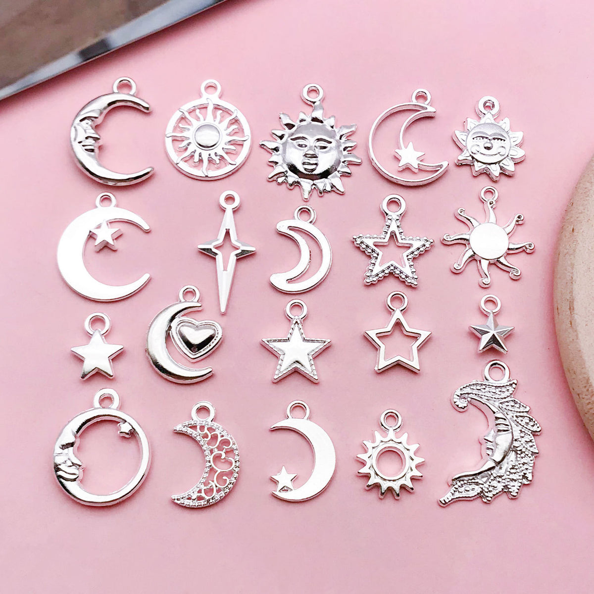 Charms 6f  / 6g